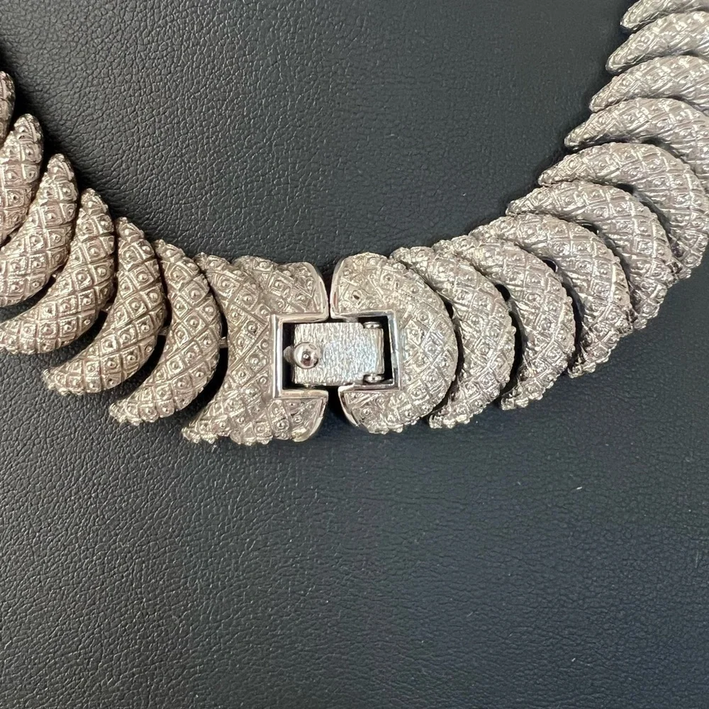Vintage Monet 1950’s Silver Toned Collared Necklace D7